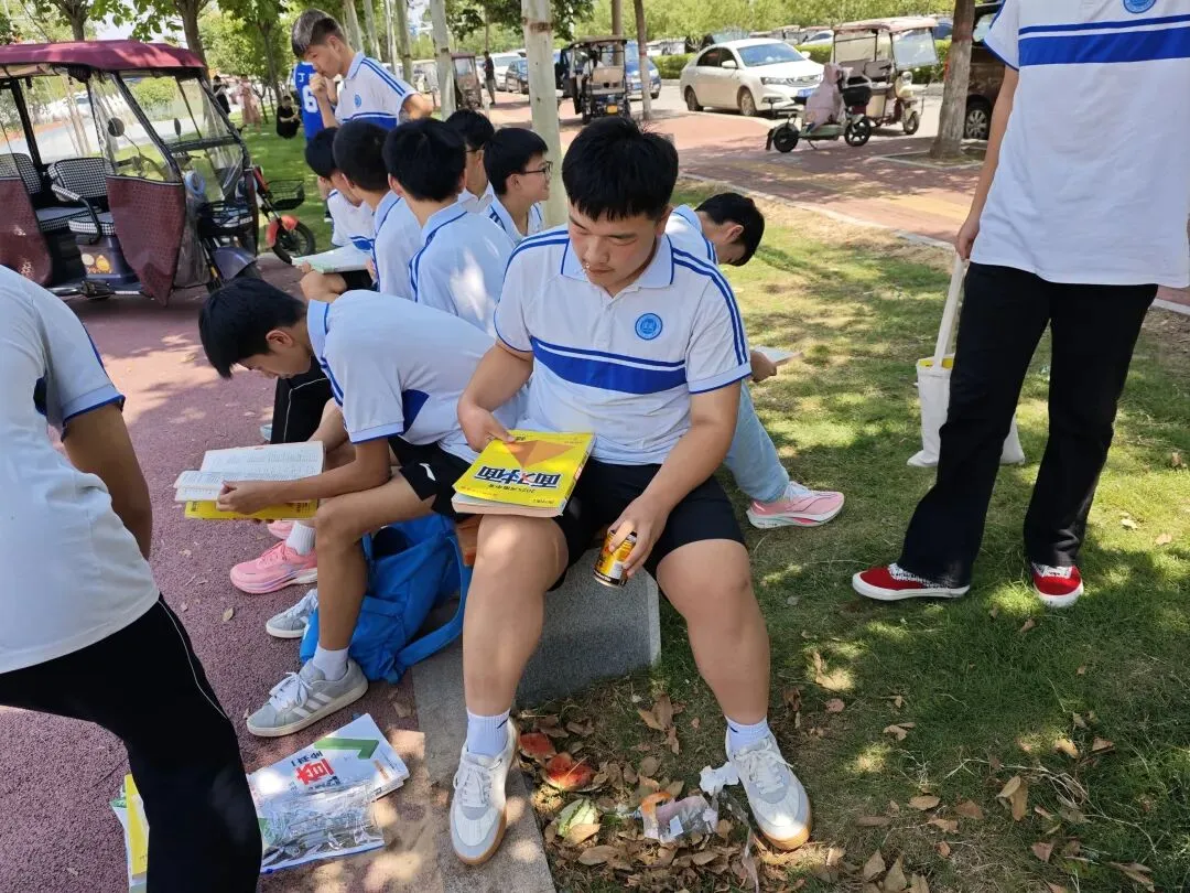 中考散场,窥见成长的底色-第4张图片-四季读书网