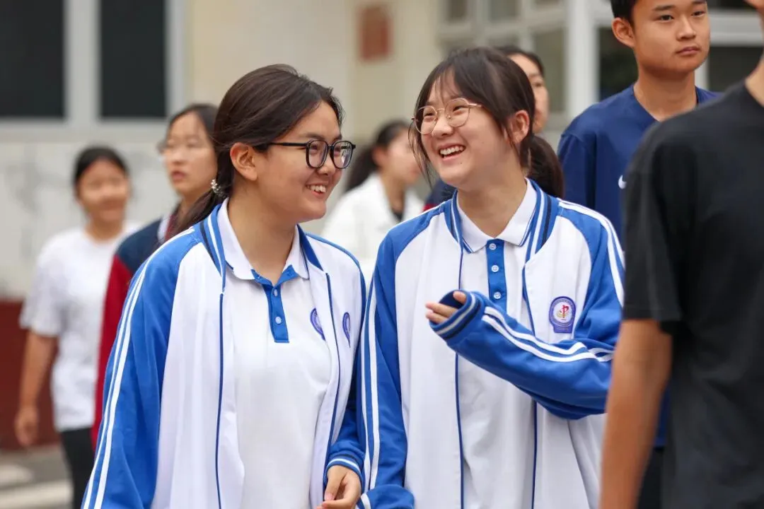 2026中考首日现场直击:青春执笔,为梦想而战!-第24张图片-四季读书网