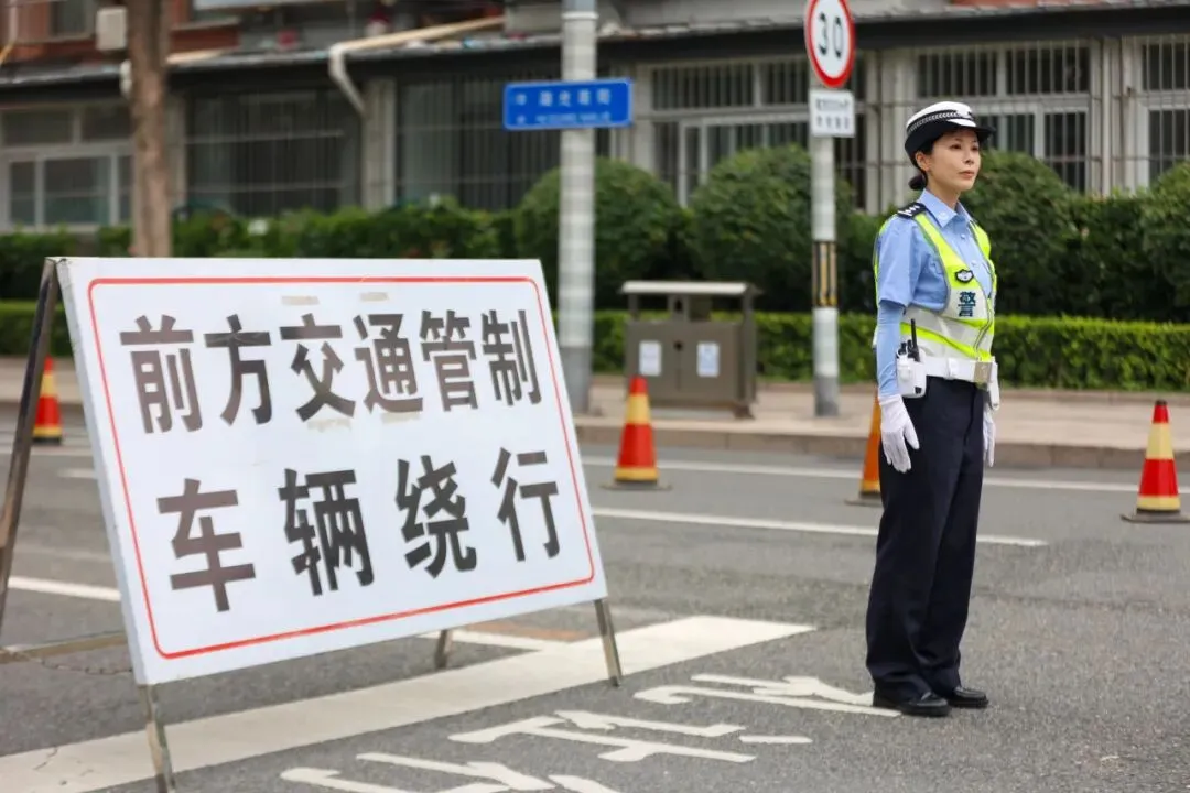 2026中考首日现场直击:青春执笔,为梦想而战!-第35张图片-四季读书网