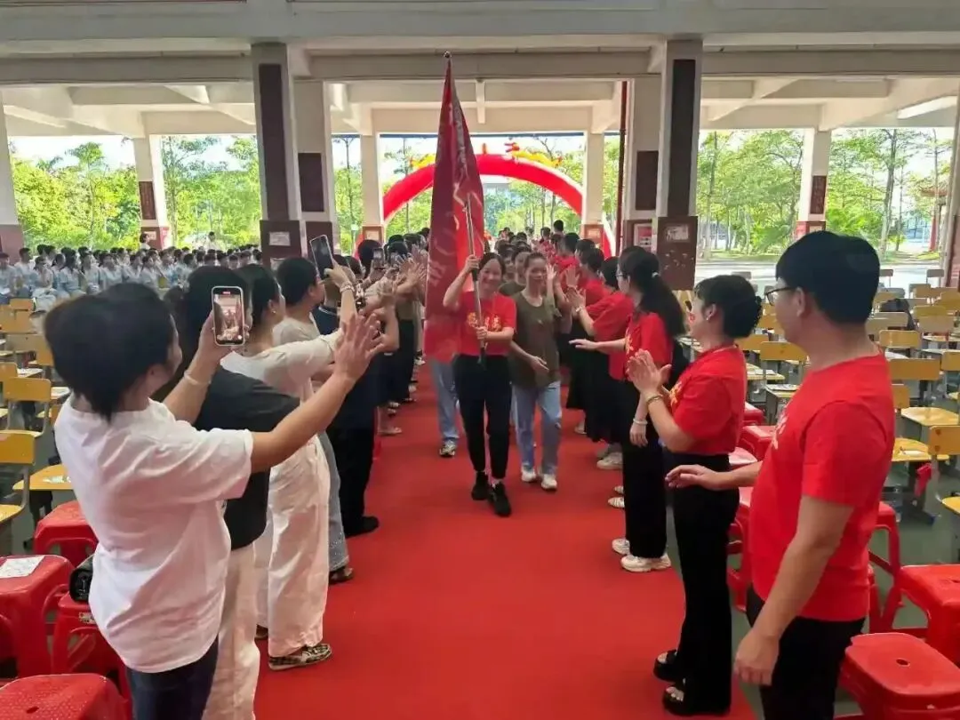 感恩母校逐梦启航 决战中考不负韶华——儋州市思源实验学校2026届壮行大会暨毕业典礼纪实-第27张图片-四季读书网