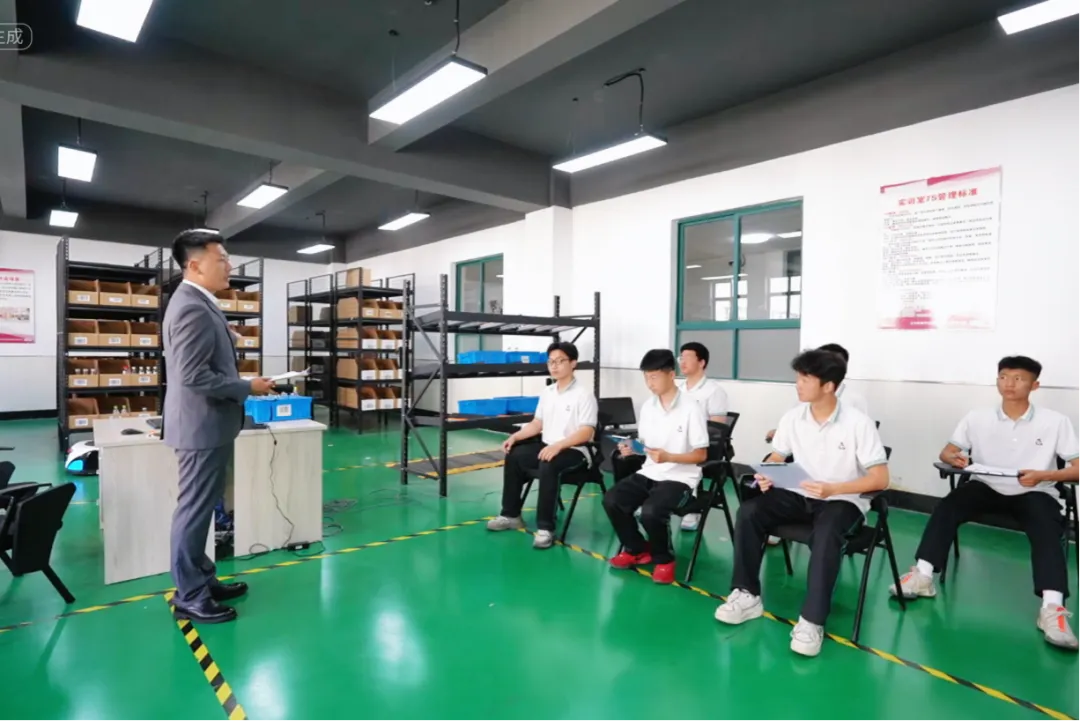 212人!中考学子新选择!余杭这所学校四大热门专业招生计划公布!现代会计、酷炫电商、智慧物流,涉农专业每年还有两千多补助……-第46张图片-四季读书网