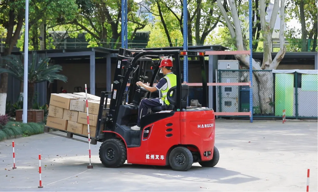 212人!中考学子新选择!余杭这所学校四大热门专业招生计划公布!现代会计、酷炫电商、智慧物流,涉农专业每年还有两千多补助……-第47张图片-四季读书网