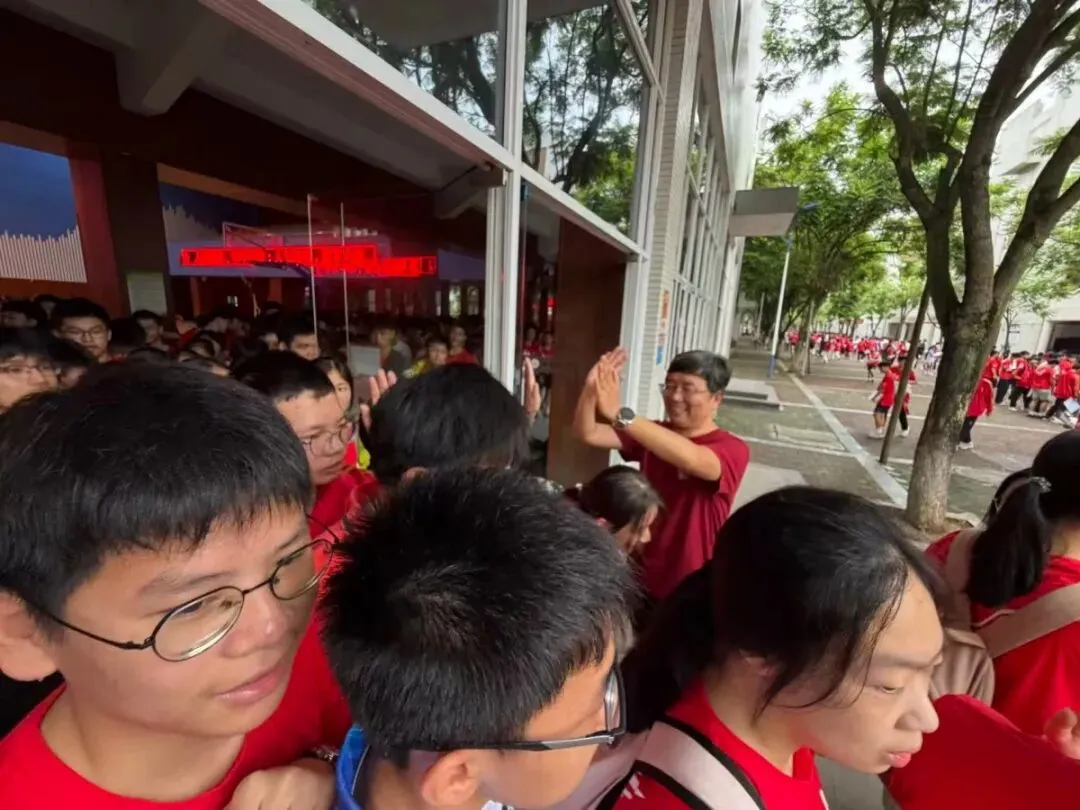 少年,加油!2026中考首日,柳州考生执笔逐光!-第6张图片-四季读书网