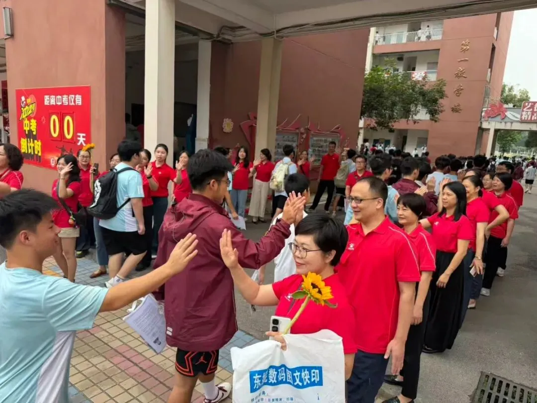 少年,加油!2026中考首日,柳州考生执笔逐光!-第9张图片-四季读书网