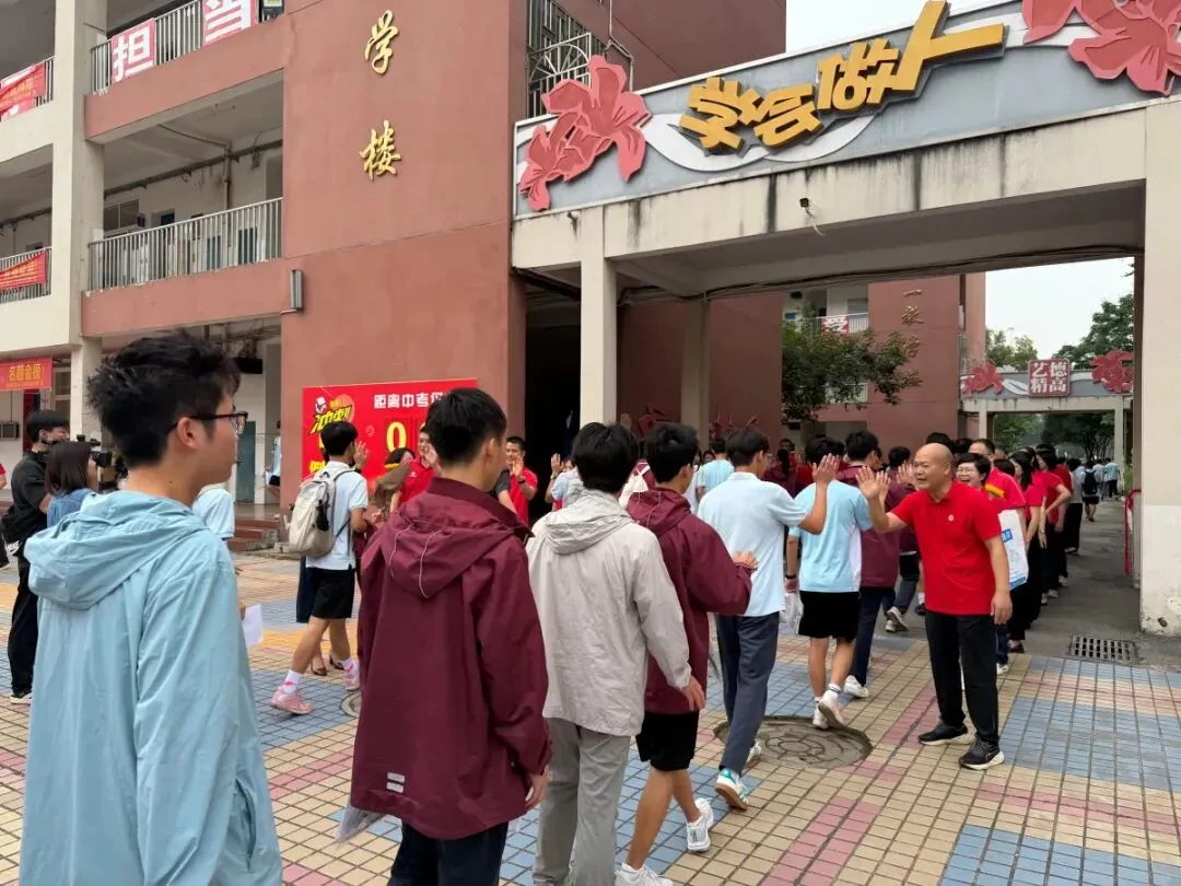 少年,加油!2026中考首日,柳州考生执笔逐光!-第10张图片-四季读书网