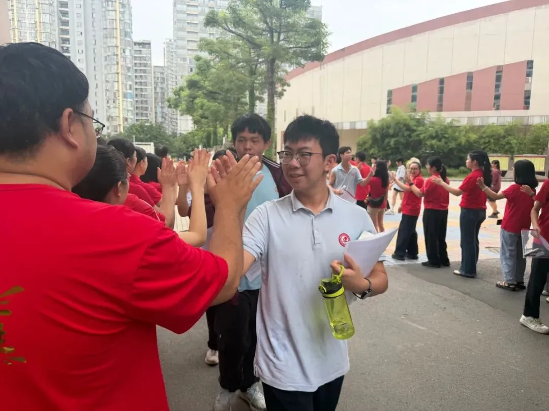 少年,加油!2026中考首日,柳州考生执笔逐光!-第11张图片-四季读书网