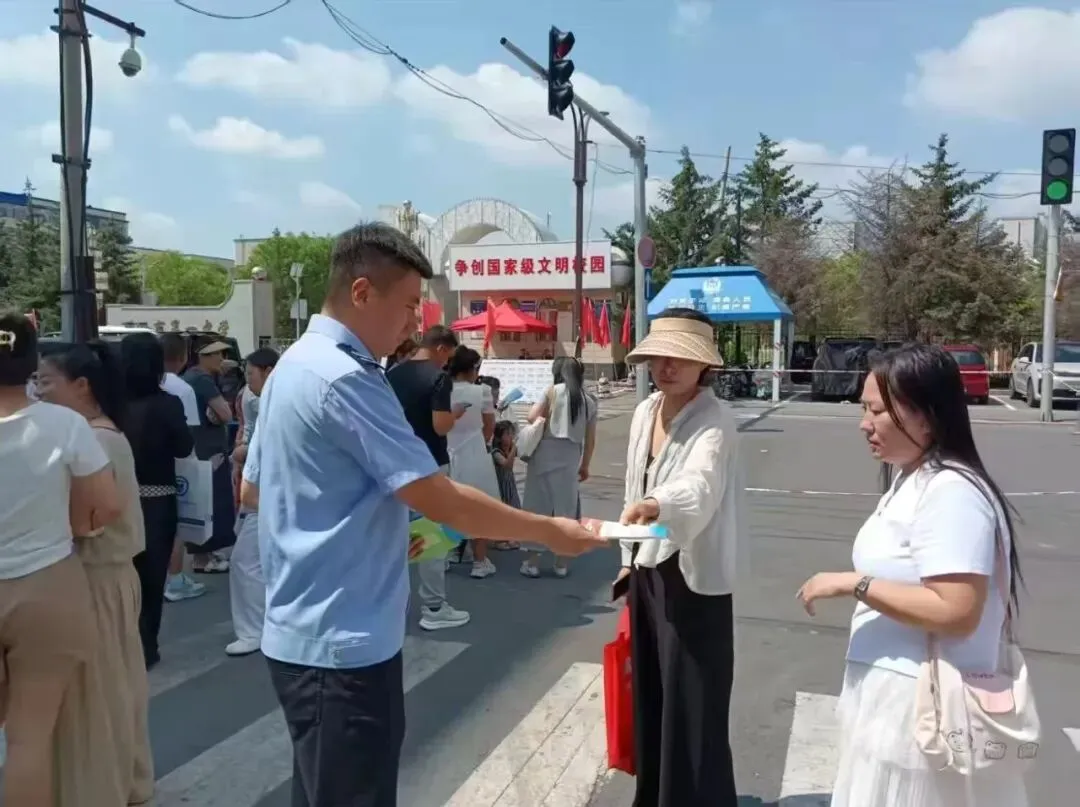 护航中考平安路 普法宣传伴同行——光华司法所借力中考节点开展普法宣传活动-第2张图片-四季读书网