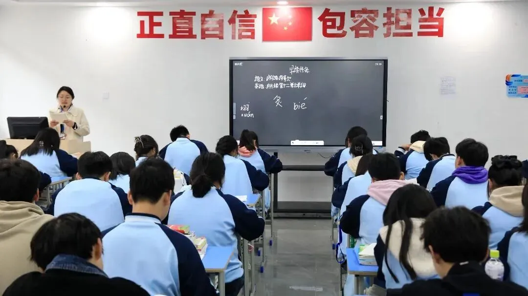 重庆中考出分了,没上联招线?在重庆新华,换个方向你照样是主角-第3张图片-四季读书网