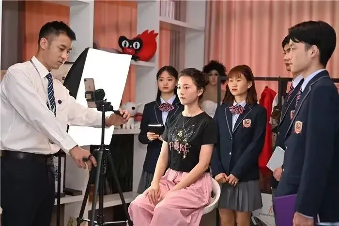 重庆中考出分了,没上联招线?在重庆新华,换个方向你照样是主角-第17张图片-四季读书网