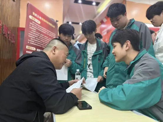 重庆中考出分了,没上联招线?在重庆新华,换个方向你照样是主角-第28张图片-四季读书网
