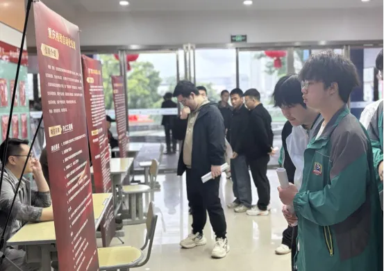 重庆中考出分了,没上联招线?在重庆新华,换个方向你照样是主角-第30张图片-四季读书网