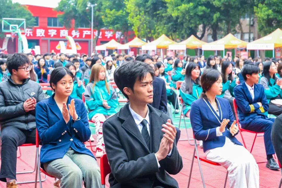 重庆中考出分了,没上联招线?在重庆新华,换个方向你照样是主角-第31张图片-四季读书网