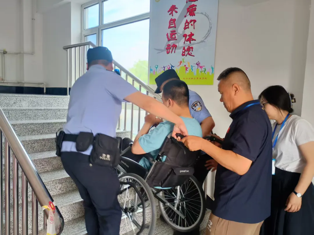【护航中考】“别着急,有我们” 冰城民警守护逐梦时刻-第4张图片-四季读书网