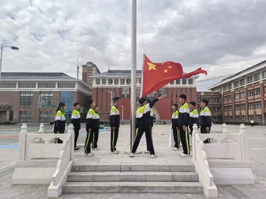 升旗仪式|少年逐梦,中考加油记第十七周升旗仪式-第6张图片-四季读书网