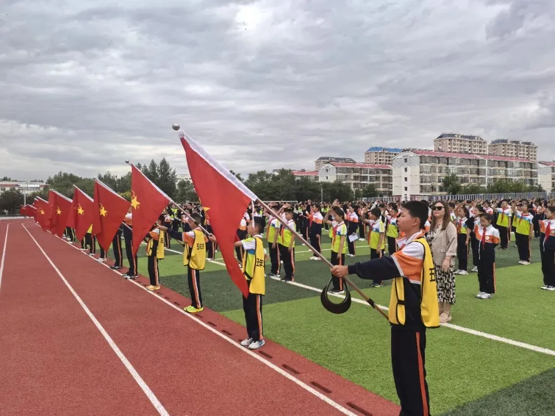 升旗仪式|少年逐梦,中考加油记第十七周升旗仪式-第8张图片-四季读书网