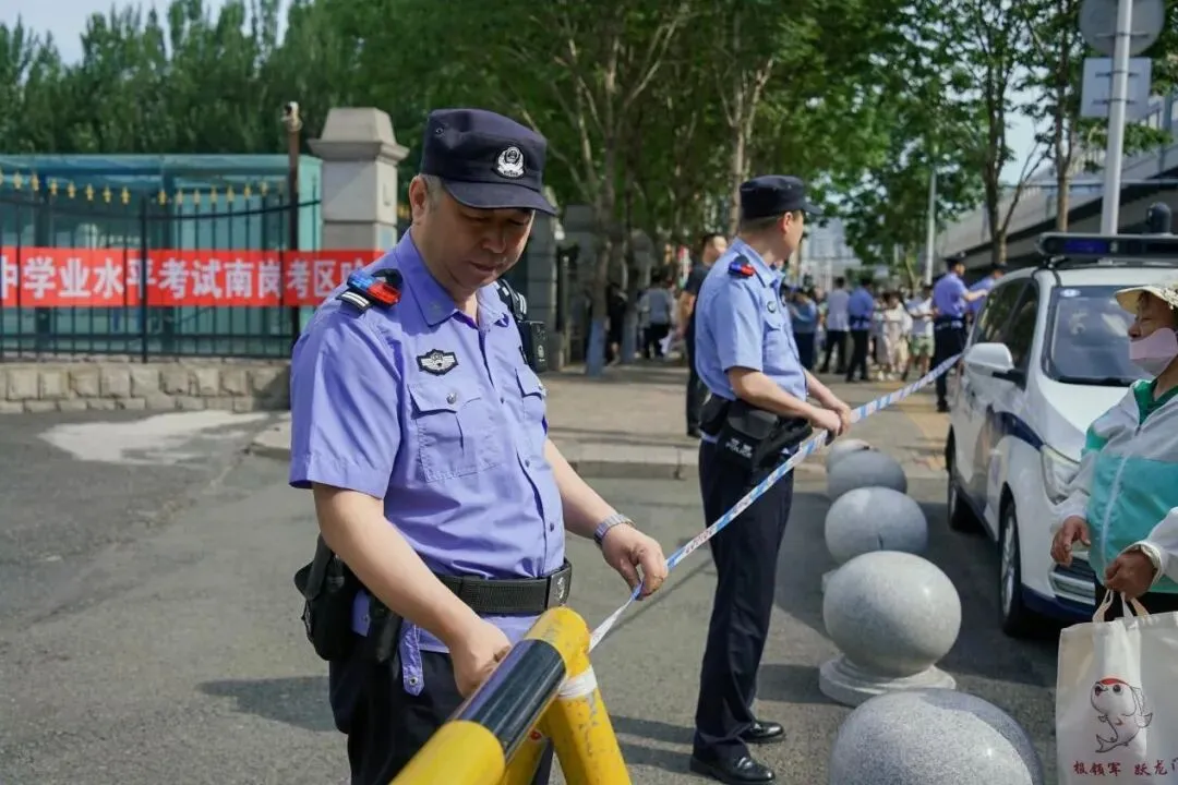 【护航中考】三十载守护,最后一班岗-第14张图片-四季读书网