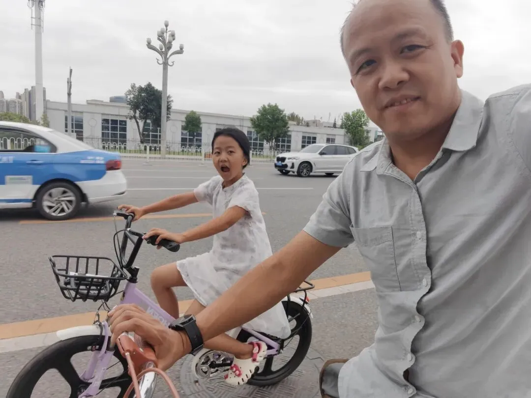 本地频现少年轻生引人思考:只盯试卷分数的教育,正在透支下一代心里健康!-第3张图片-四季读书网