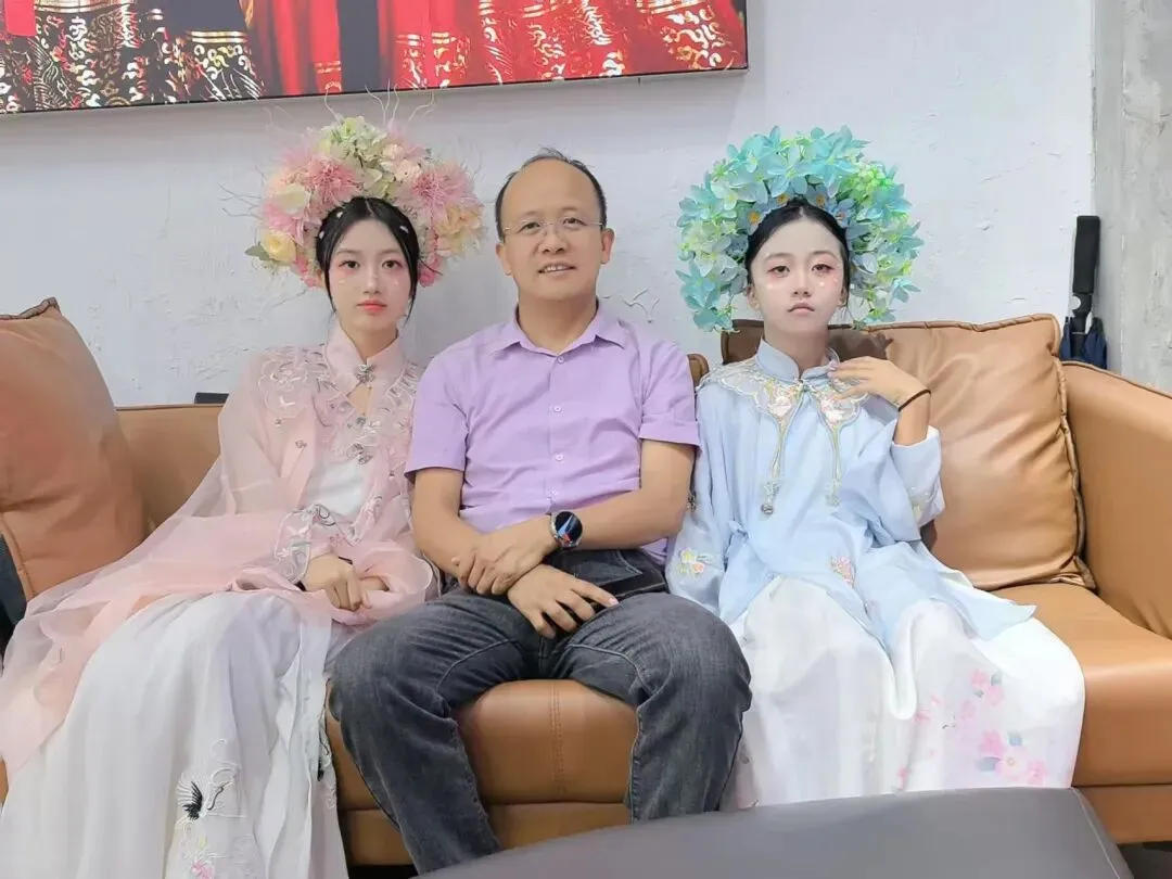 本地频现少年轻生引人思考:只盯试卷分数的教育,正在透支下一代心里健康!-第4张图片-四季读书网