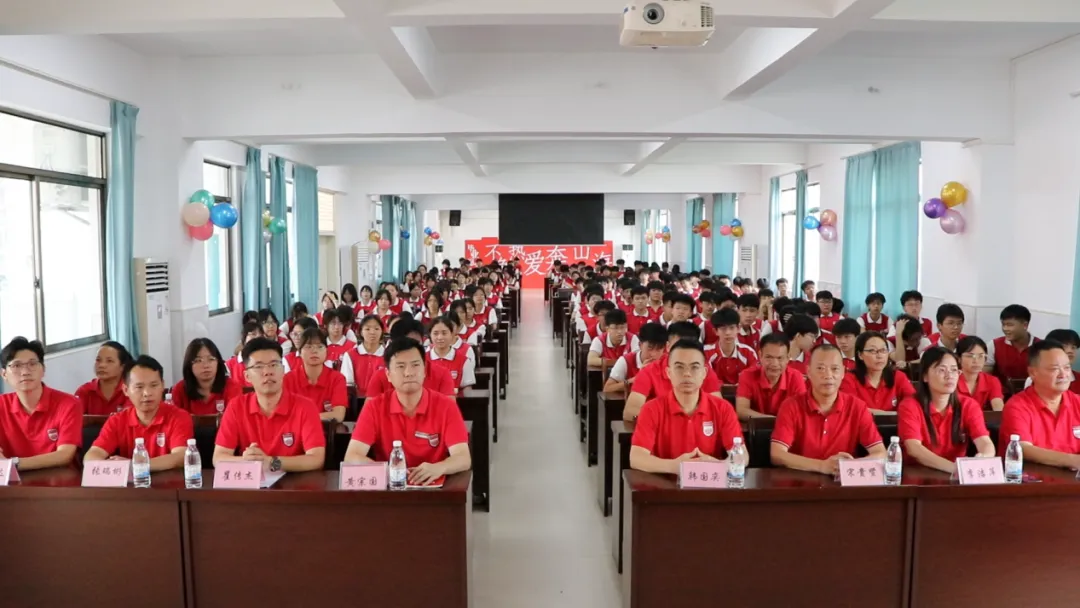 执笔为剑赢中考,追光逐梦向未来|贺州外国语学校举行初三毕业典礼暨壮行仪式-第26张图片-四季读书网