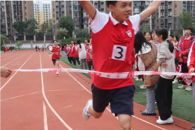 执笔为剑赢中考,追光逐梦向未来|贺州外国语学校举行初三毕业典礼暨壮行仪式-第56张图片-四季读书网