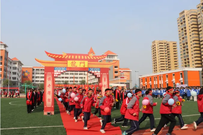 执笔为剑赢中考,追光逐梦向未来|贺州外国语学校举行初三毕业典礼暨壮行仪式-第58张图片-四季读书网