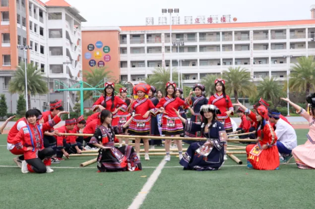 执笔为剑赢中考,追光逐梦向未来|贺州外国语学校举行初三毕业典礼暨壮行仪式-第59张图片-四季读书网
