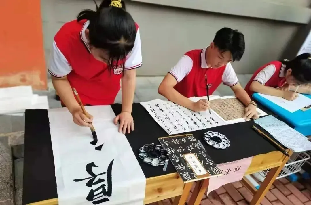 执笔为剑赢中考,追光逐梦向未来|贺州外国语学校举行初三毕业典礼暨壮行仪式-第61张图片-四季读书网