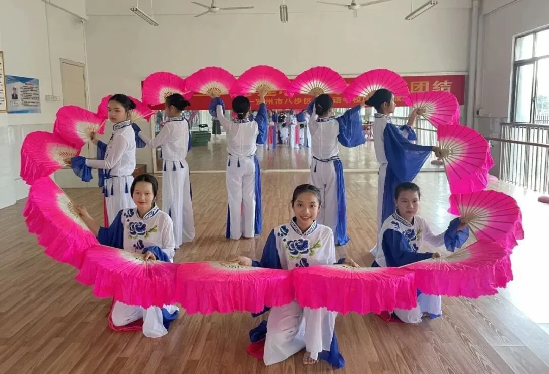 执笔为剑赢中考,追光逐梦向未来|贺州外国语学校举行初三毕业典礼暨壮行仪式-第62张图片-四季读书网