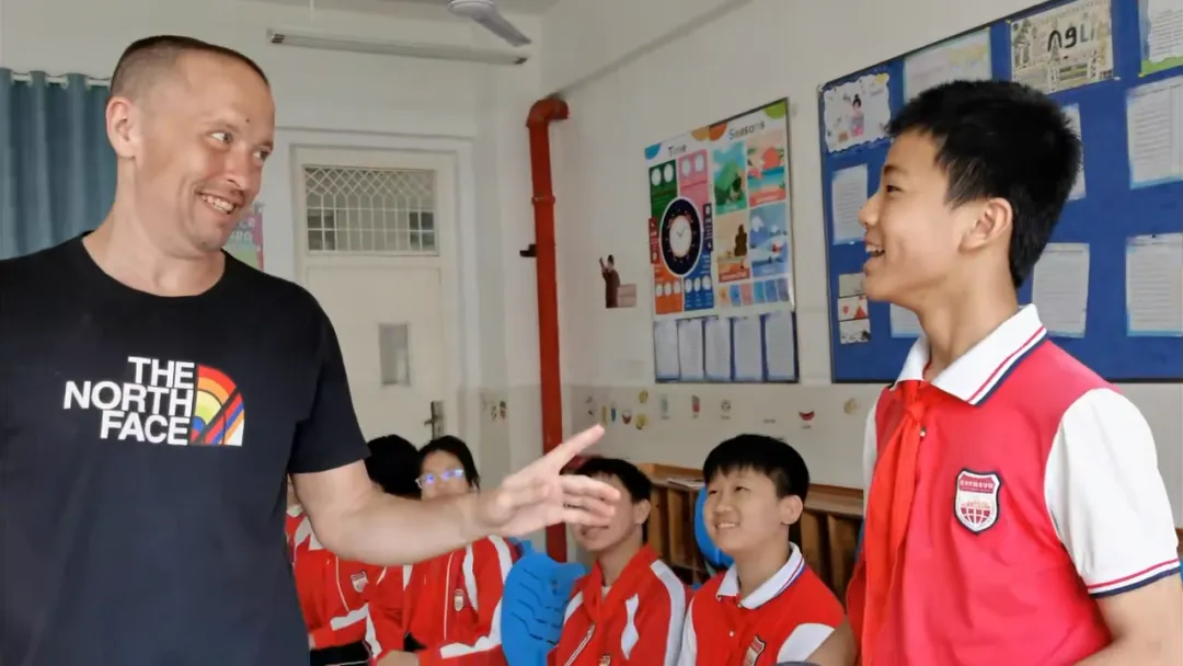 执笔为剑赢中考,追光逐梦向未来|贺州外国语学校举行初三毕业典礼暨壮行仪式-第66张图片-四季读书网