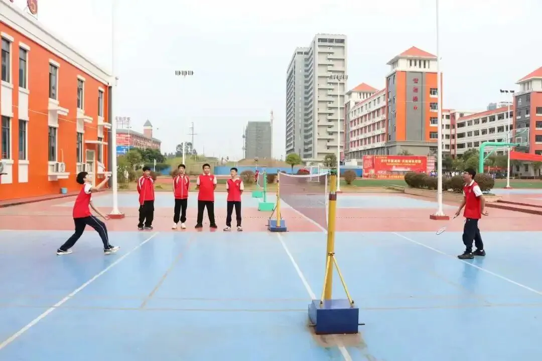 执笔为剑赢中考,追光逐梦向未来|贺州外国语学校举行初三毕业典礼暨壮行仪式-第73张图片-四季读书网