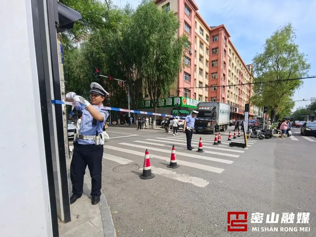 中考首日!我市学子奔赴考场 执笔逐梦赴韶华-第5张图片-四季读书网