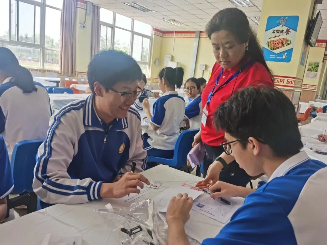 中考落幕,温情永恒 | 阳坊学校考点2026年初中学业水平考试纪实-第26张图片-四季读书网