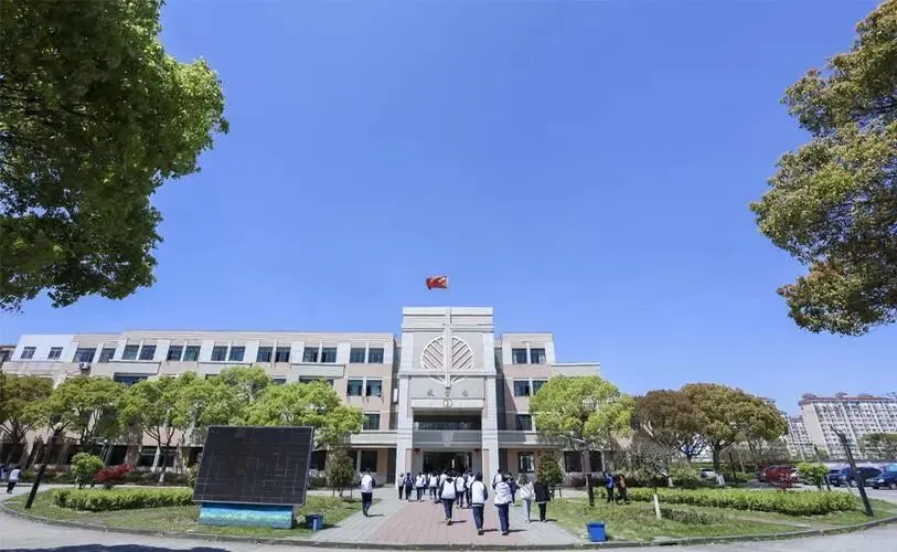 上海教育冰火两重天:高考高分集体下滑,中考分数线狂飙!13.8 万考生创纪录,近 5 万人无缘普高-第3张图片-四季读书网