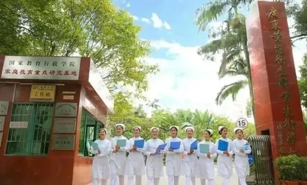 中考分流学医!一所卫校正式停招,可报卫校全名单整理好了!-第4张图片-四季读书网