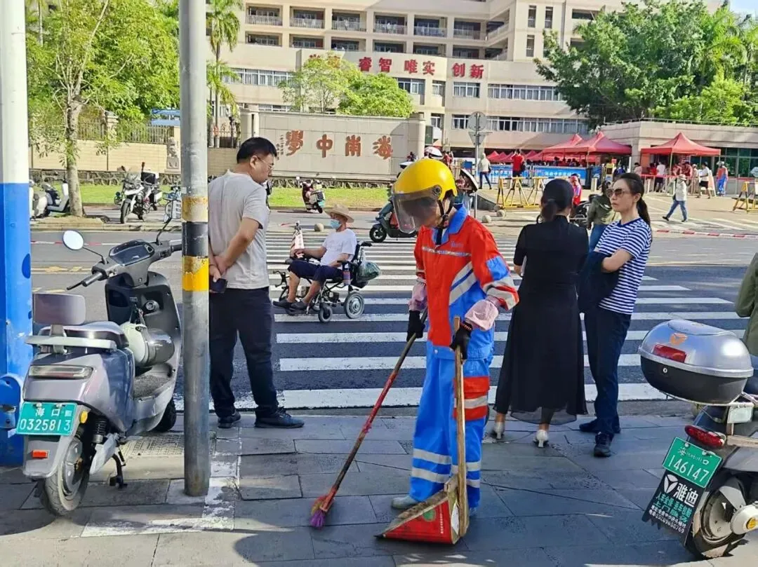 精细环卫守初心,静音护航中考路-第22张图片-四季读书网