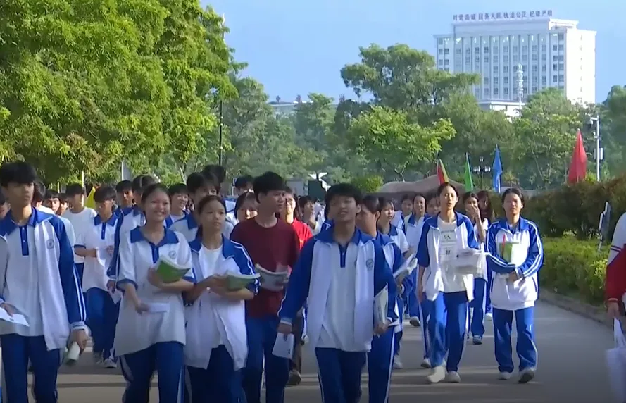 2026年海南中考今日开考 乐东5265名考生应考-第3张图片-四季读书网