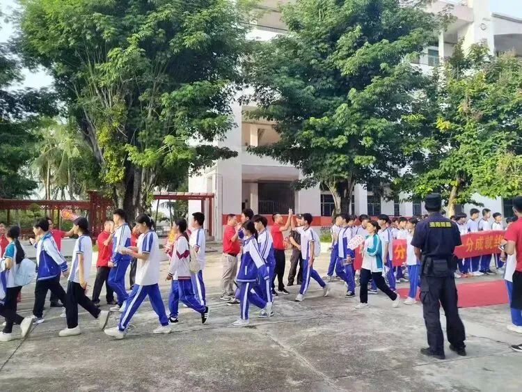 安全守护,中考保障-第2张图片-四季读书网