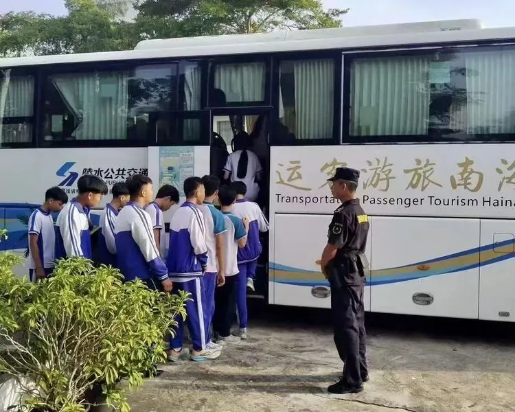 安全守护,中考保障-第3张图片-四季读书网