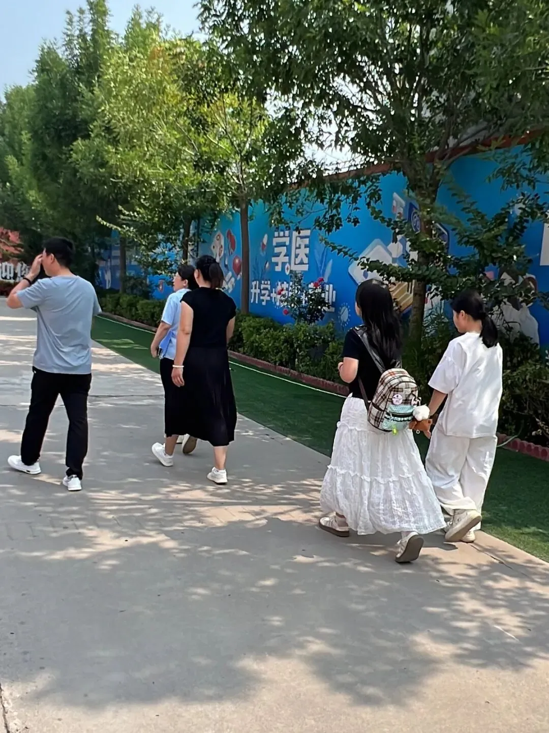 中考后同学和家长们访校热情高涨!我校开放日现场人气爆满!-第4张图片-四季读书网