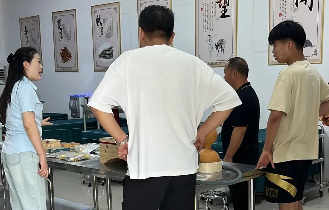 中考后同学和家长们访校热情高涨!我校开放日现场人气爆满!-第6张图片-四季读书网