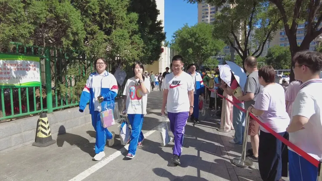 中考圆满结束!少年,去迎接你的盛夏吧——-第2张图片-四季读书网 中考圆满结束!少年,去迎接你的盛夏吧——-第2张图片-四季读书网