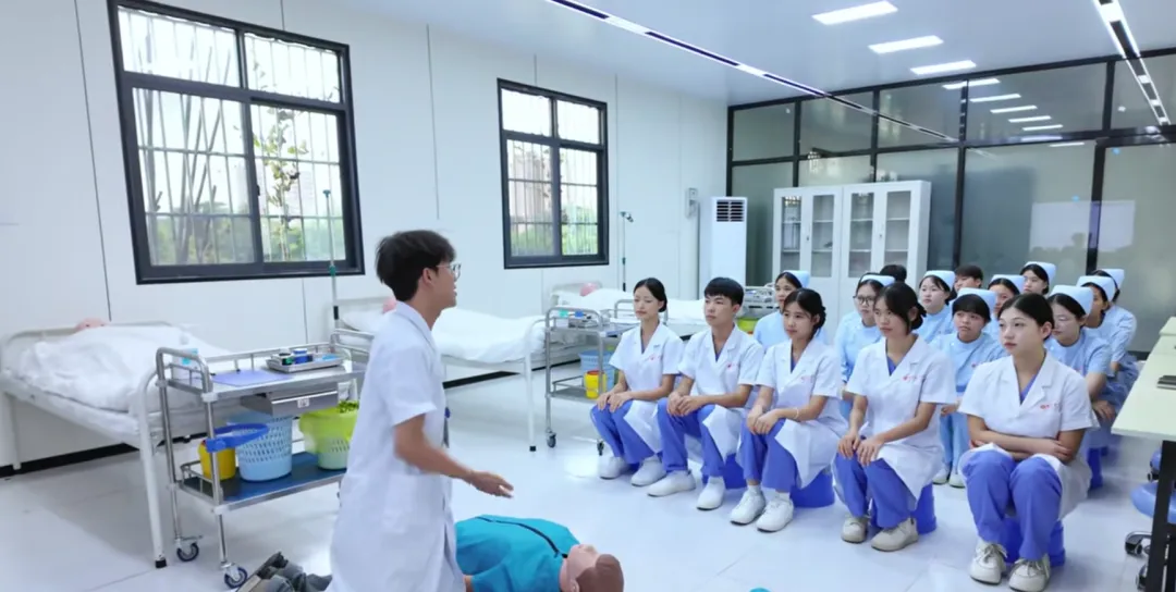 中考成绩不理想别焦虑,来南宁商贸学校多条出路不用愁!-第3张图片-四季读书网