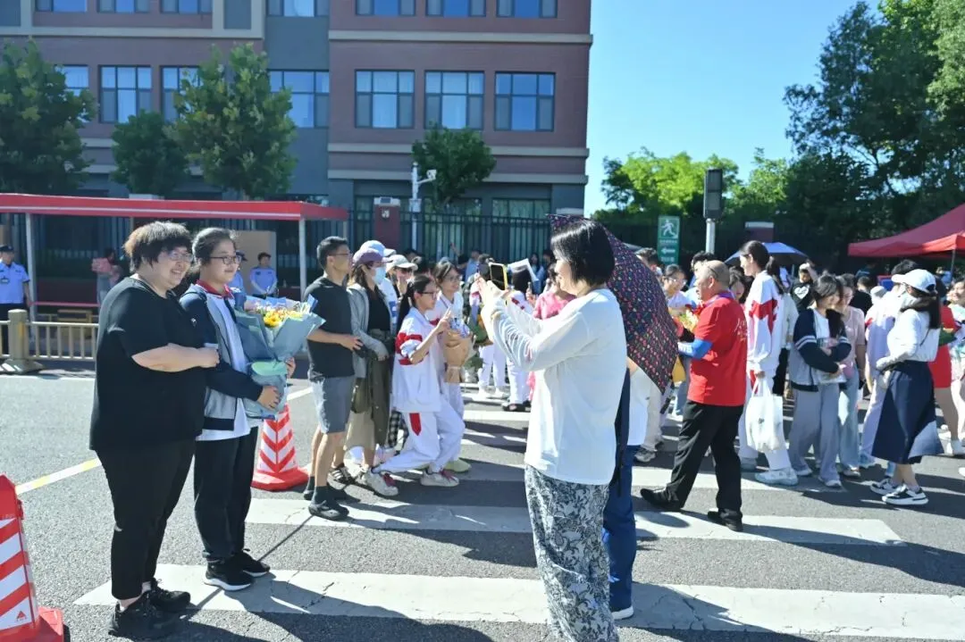 中考圆满收官!盛夏铃响,亦城少年奔赴新的山海-第14张图片-四季读书网