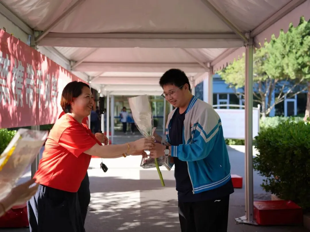 中考最后一天|提笔是少年,合笔是荣光-第41张图片-四季读书网