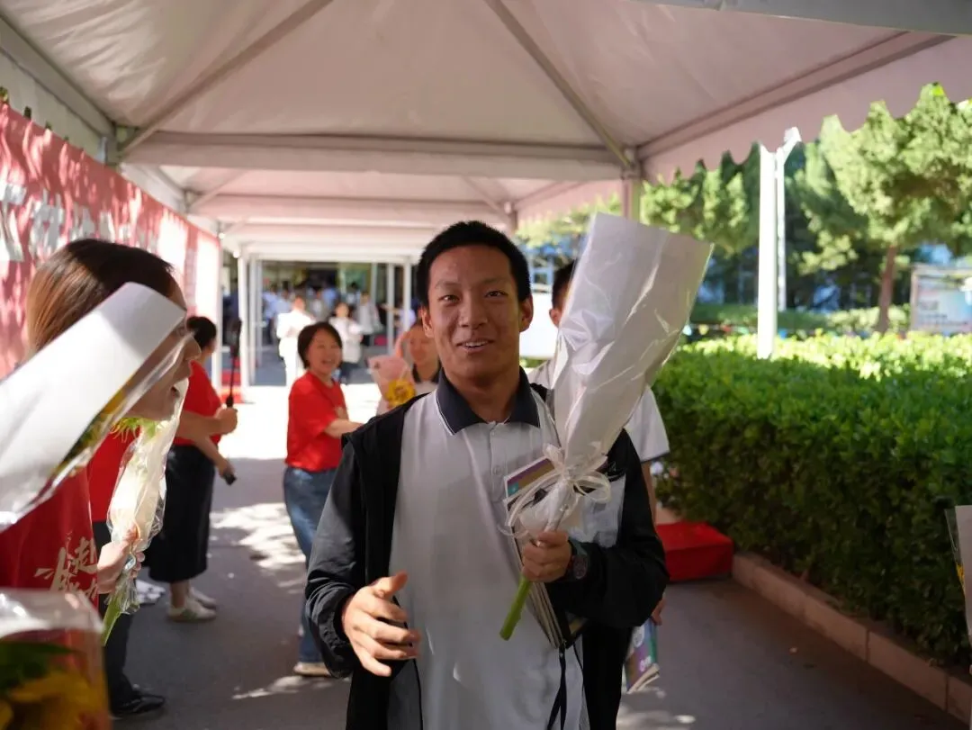 中考最后一天|提笔是少年,合笔是荣光-第42张图片-四季读书网