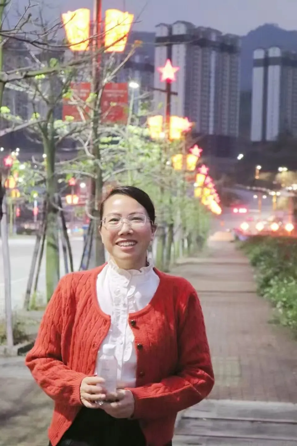 中考特辑|罗冬梅:笔下有惊雷,卷上有山河-第2张图片-四季读书网