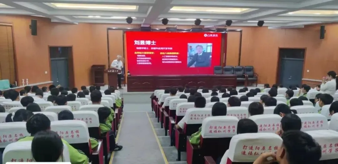 泥河湾公益讲堂进校园,志愿红暖心护航中考路-第3张图片-四季读书网