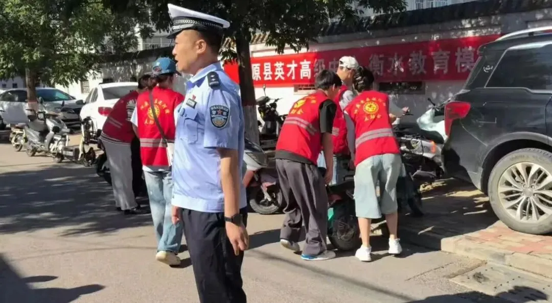 泥河湾公益讲堂进校园,志愿红暖心护航中考路-第5张图片-四季读书网