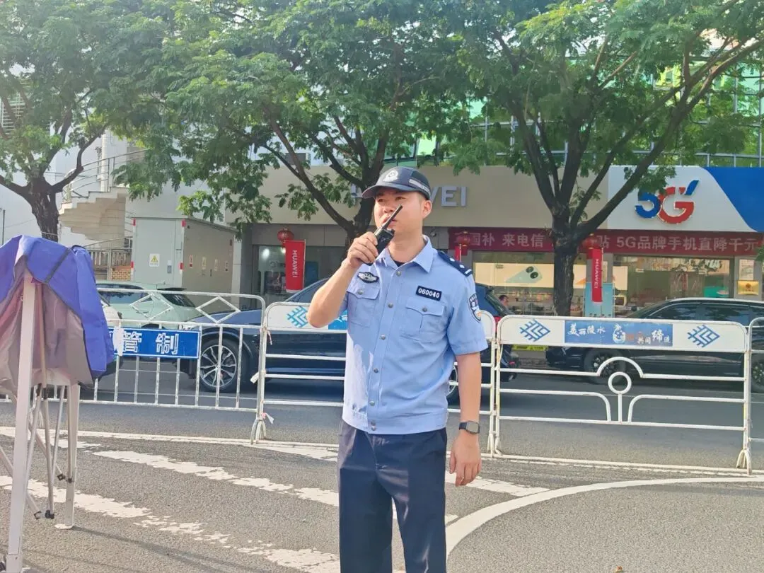 双考点同步护航 陵水公安全力守护中考首日平安有序-第5张图片-四季读书网