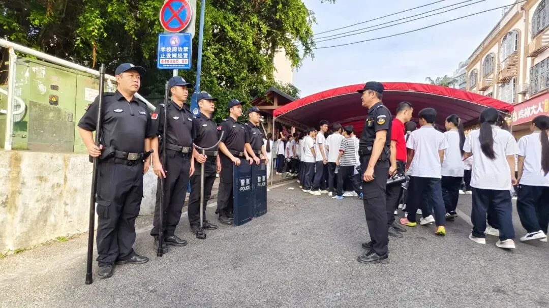 双考点同步护航 陵水公安全力守护中考首日平安有序-第11张图片-四季读书网